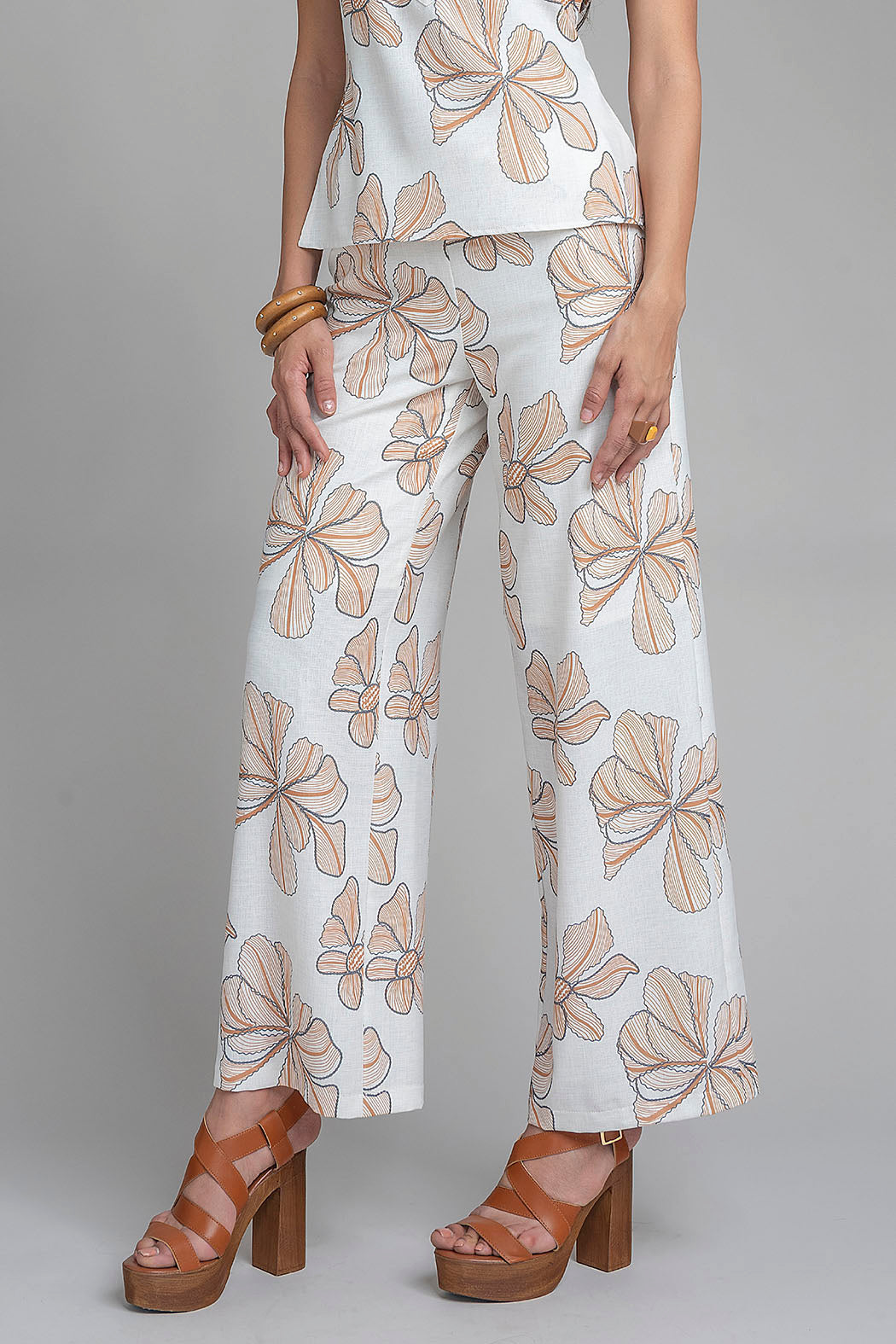 Pantalon Corte Recto Con Estampado De Flores
