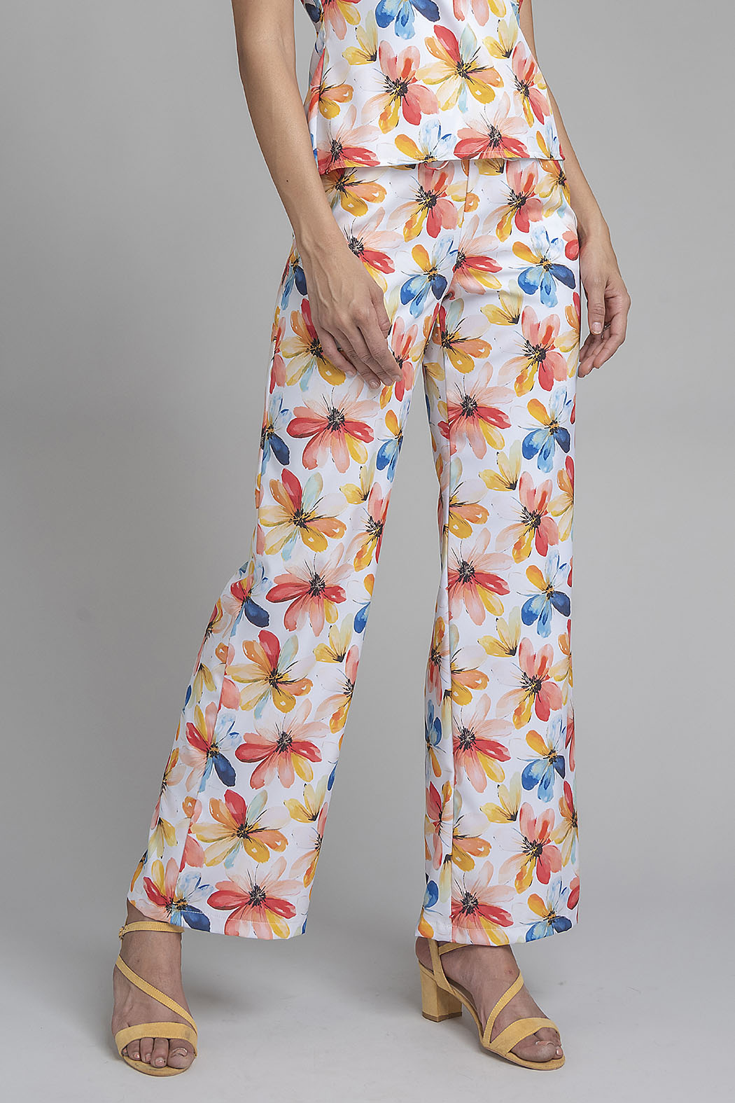 Pantalon Corte Recto Con Estampado De Flores
