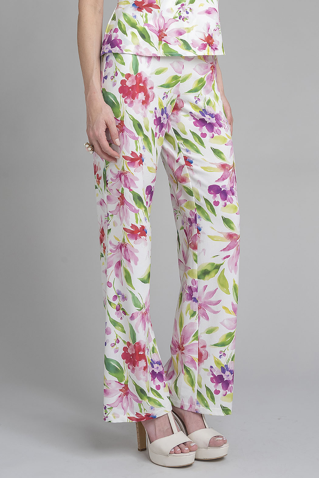 Pantalon Corte Recto Con Estampado De Flores