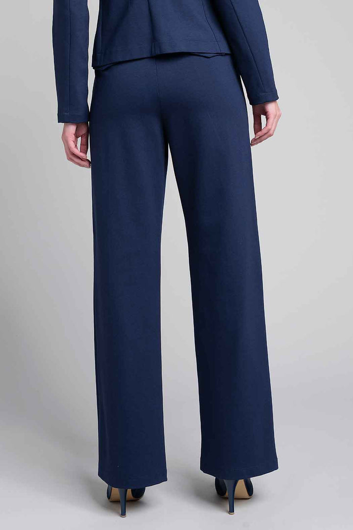 Pantalon Corte Recto Con Detalle En Pretina