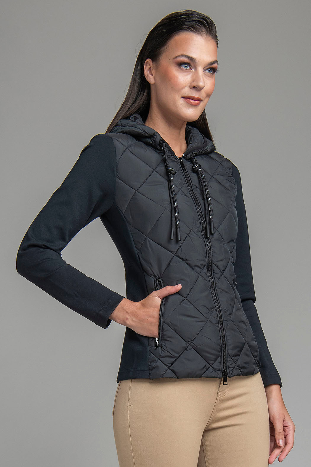 Chamarra Con Tela Elastica En Mangas Y Espalda