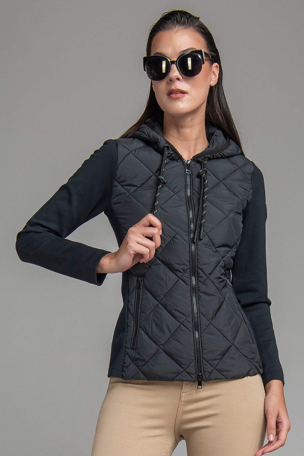 Chamarra Con Tela Elastica En Mangas Y Espalda