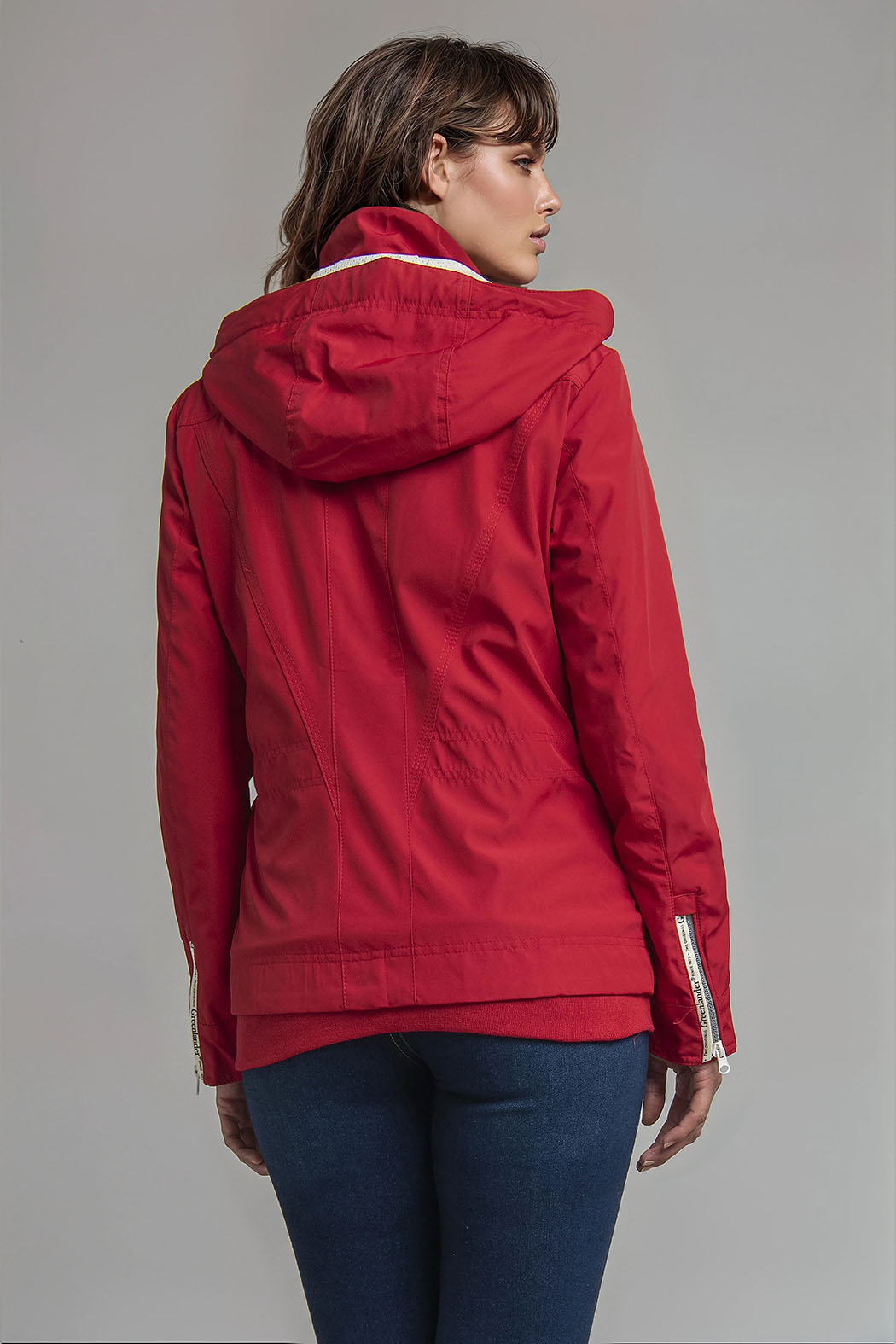 Chamarra Con Capucha Y Cierre Al Frente