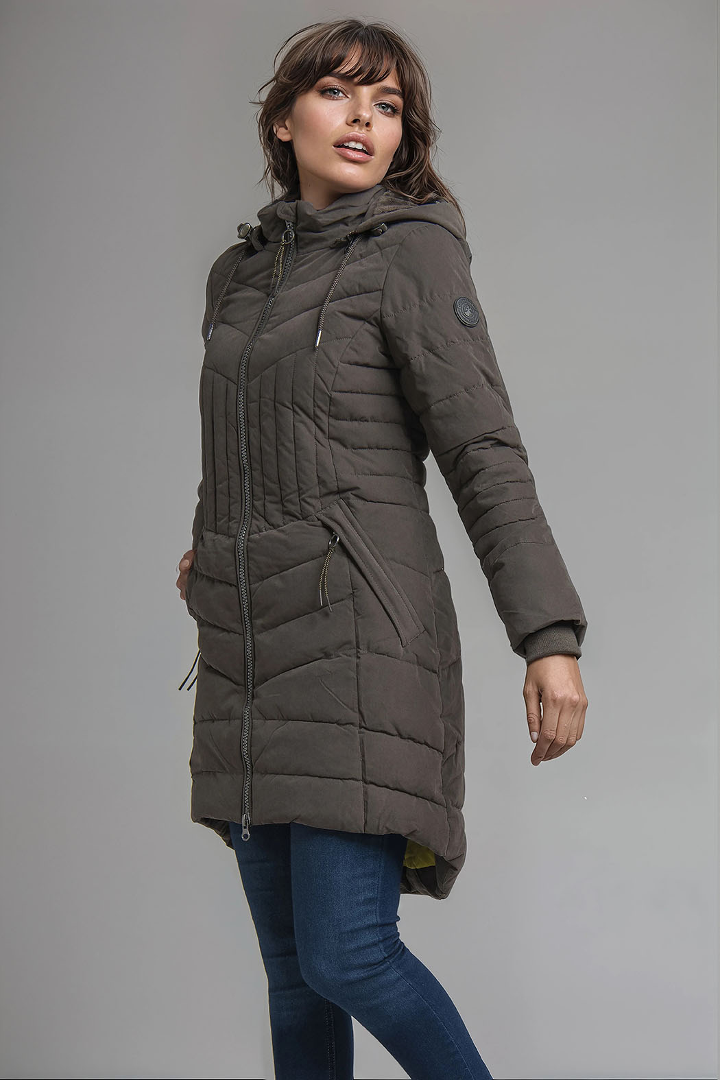 Chamarra Larga Capitonada Con Capucha Desmontable