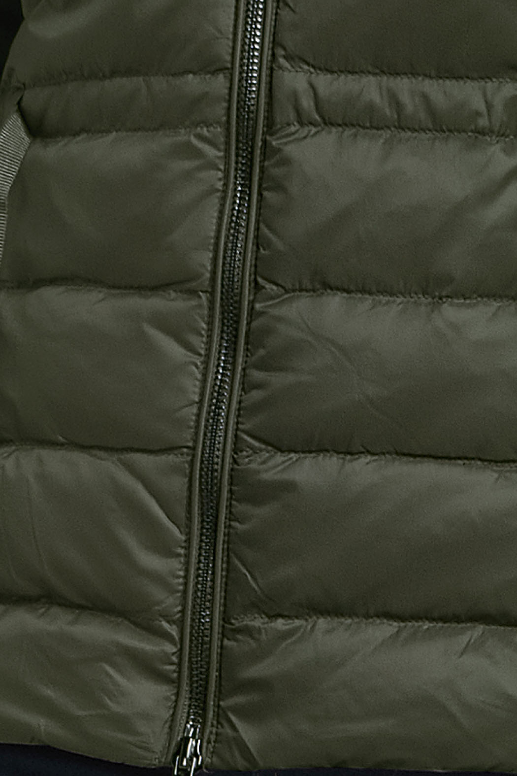 Chamarra Capitonada Con Peluche En Cuello