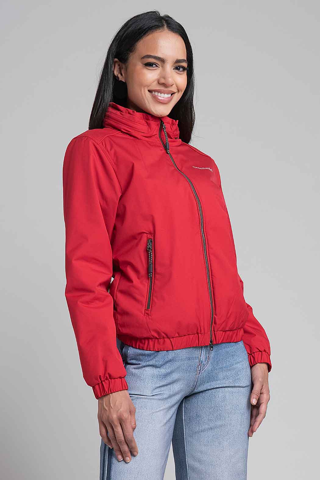Chamarra Con Cuello Alto Y Gorro Oculto