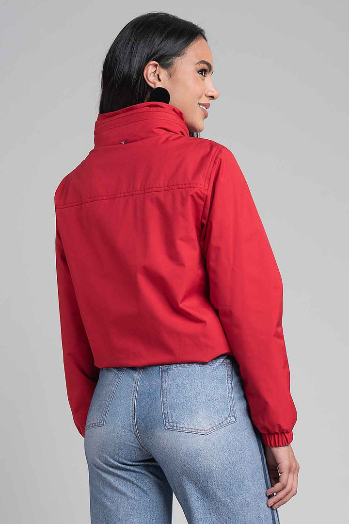 Chamarra Con Cuello Alto Y Gorro Oculto