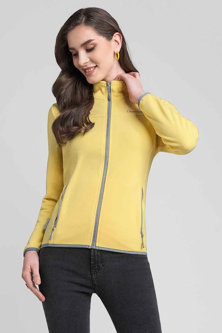 Chamarra Con Cuello Alto Y Bolsas En Costados