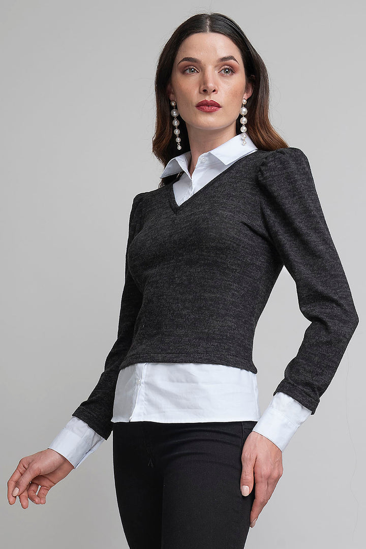 Blusa Tipo Sueter Con Cuello Y Puños Blancos Simulados