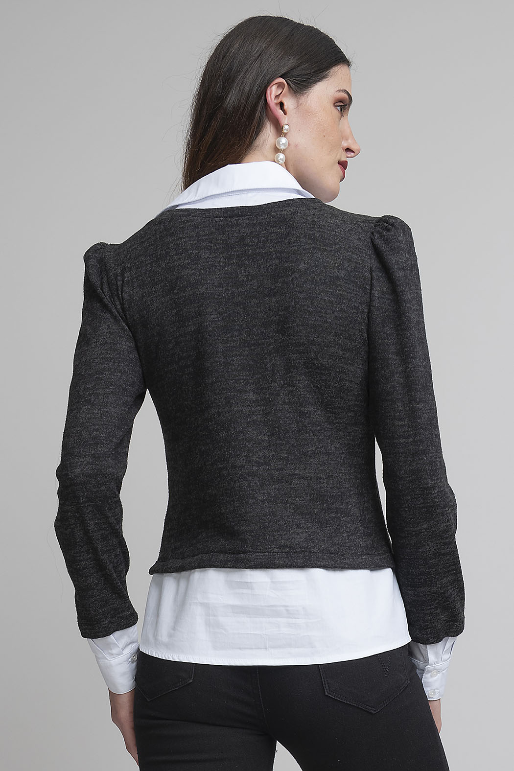 Blusa Tipo Sueter Con Cuello Y Puños Blancos Simulados