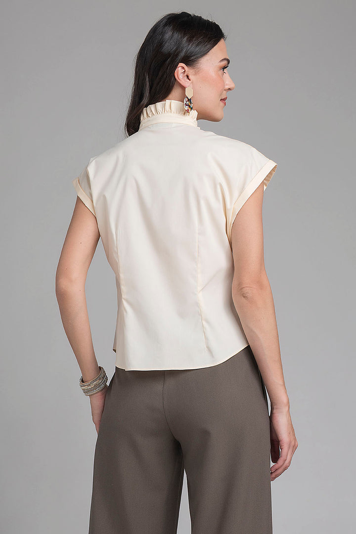 Blusa Camisera Con Olanes Al Frente Y Cuello