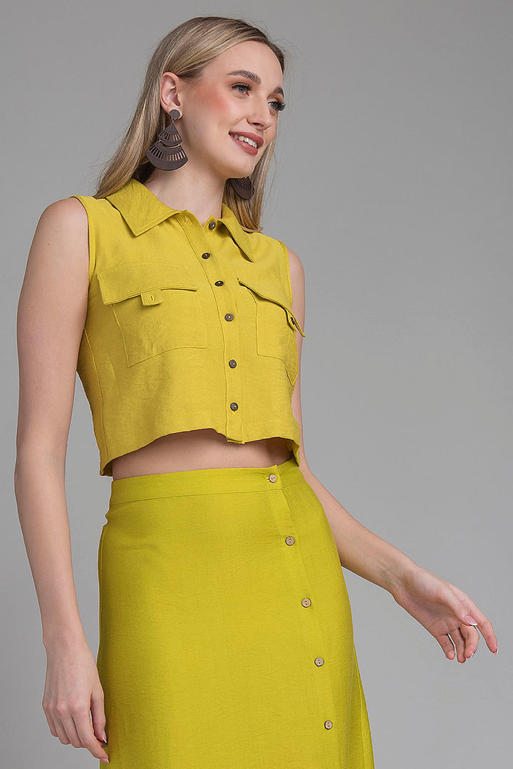 Blusa Corta Sin Mangas Y Botones Al Frente