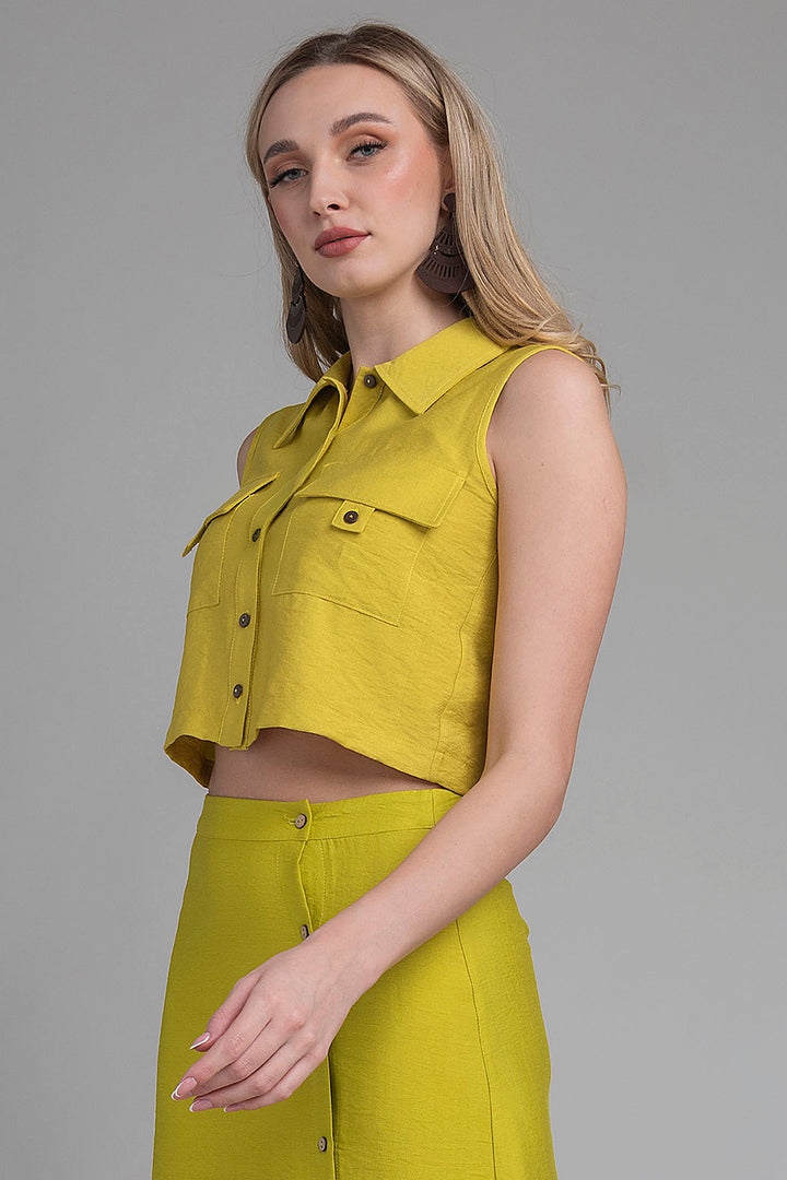 Blusa Corta Sin Mangas Y Botones Al Frente