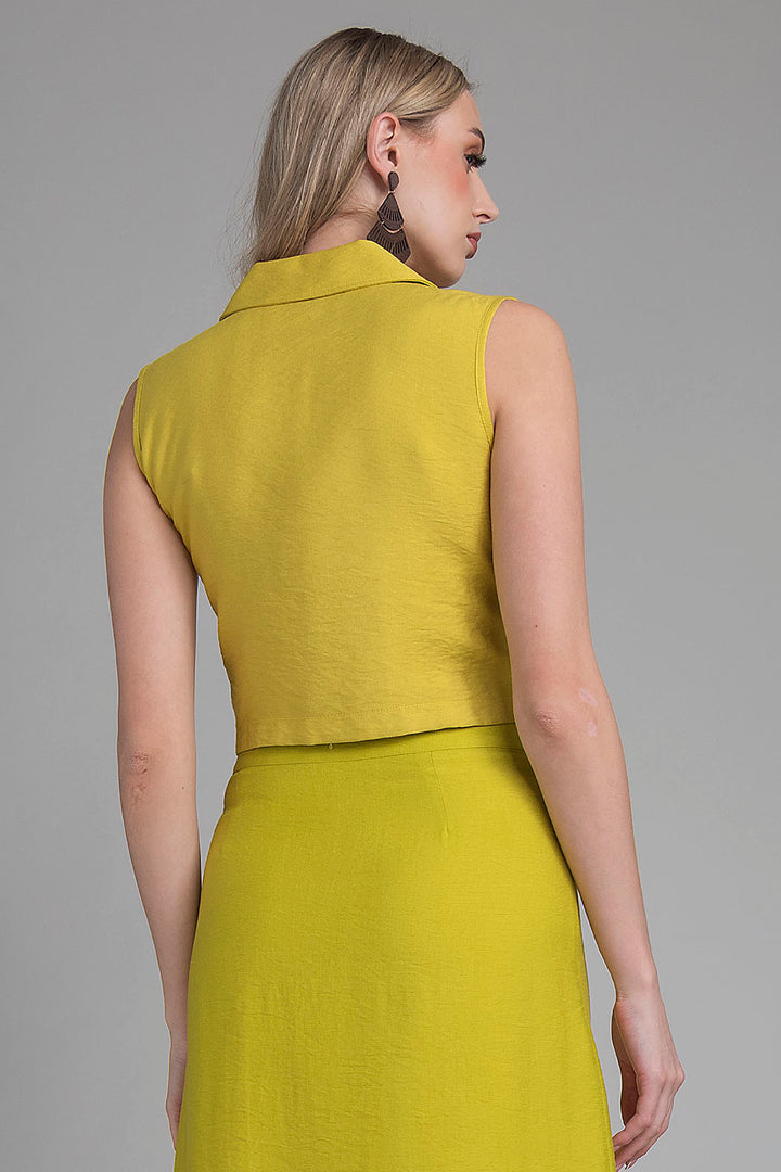 Blusa Corta Sin Mangas Y Botones Al Frente