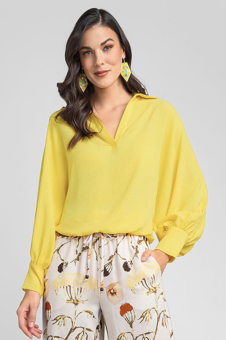 Blusa Lisa De Manga Larga Con Cuello Camisero