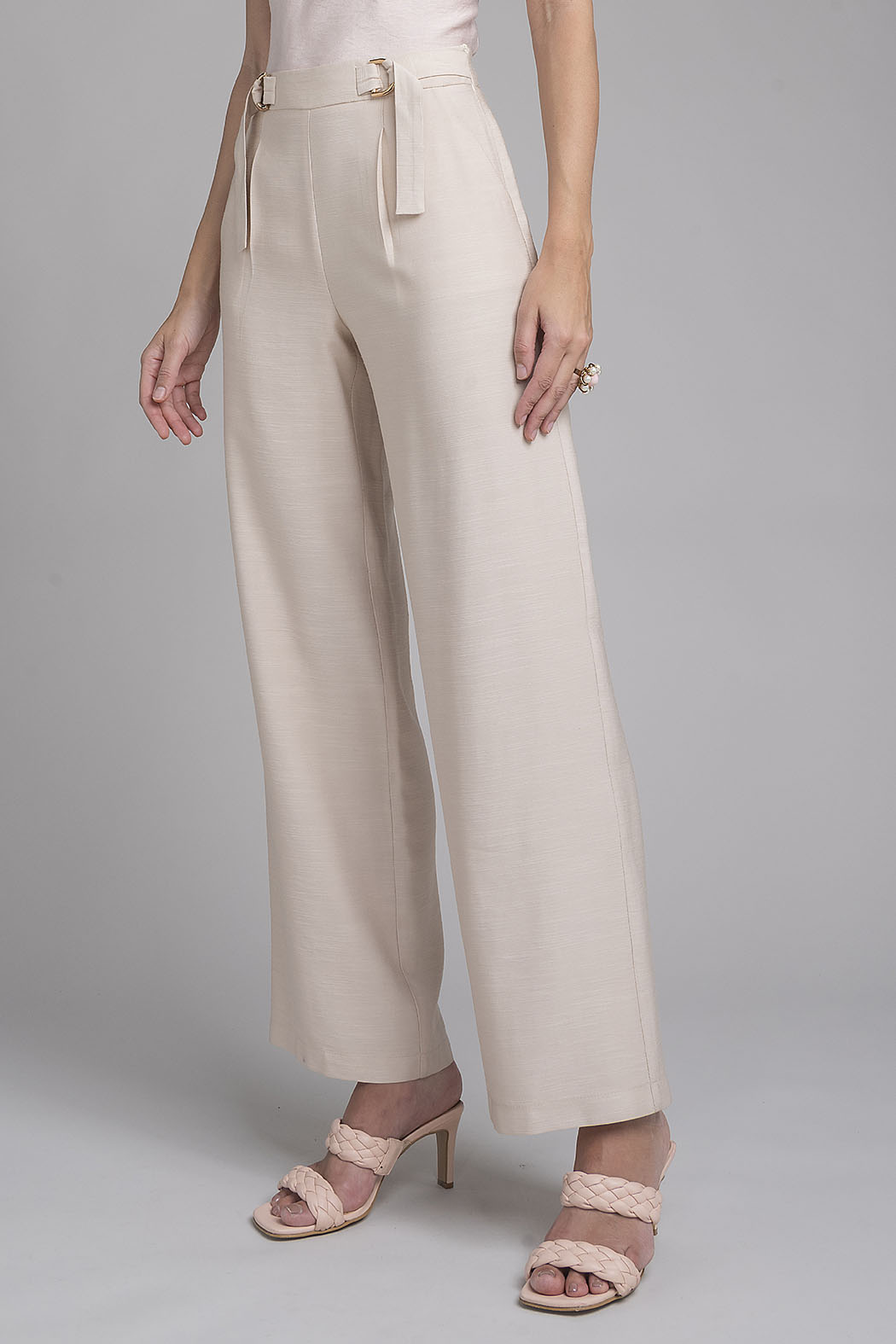 Pantalon Corte Recto Con Hebillas En Cintura