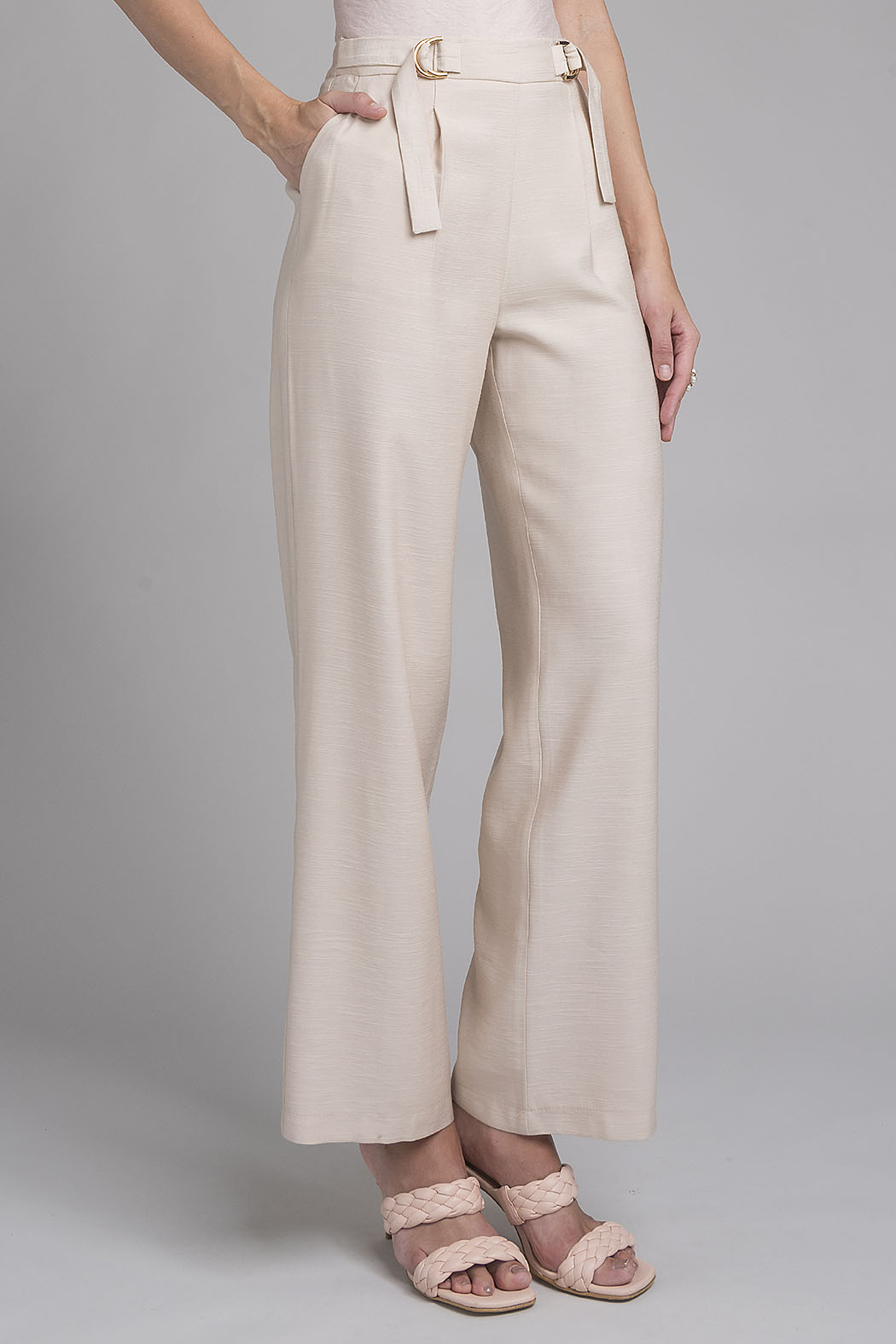 Pantalon Corte Recto Con Hebillas En Cintura