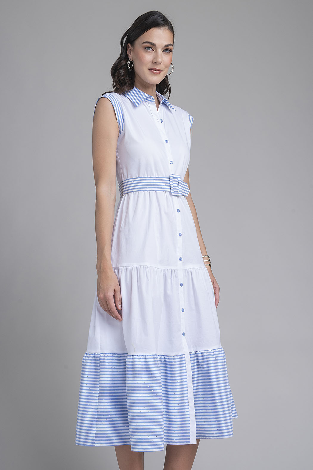 Vestido Largo Camisero Con Cinturon De Rayas Y Brillos