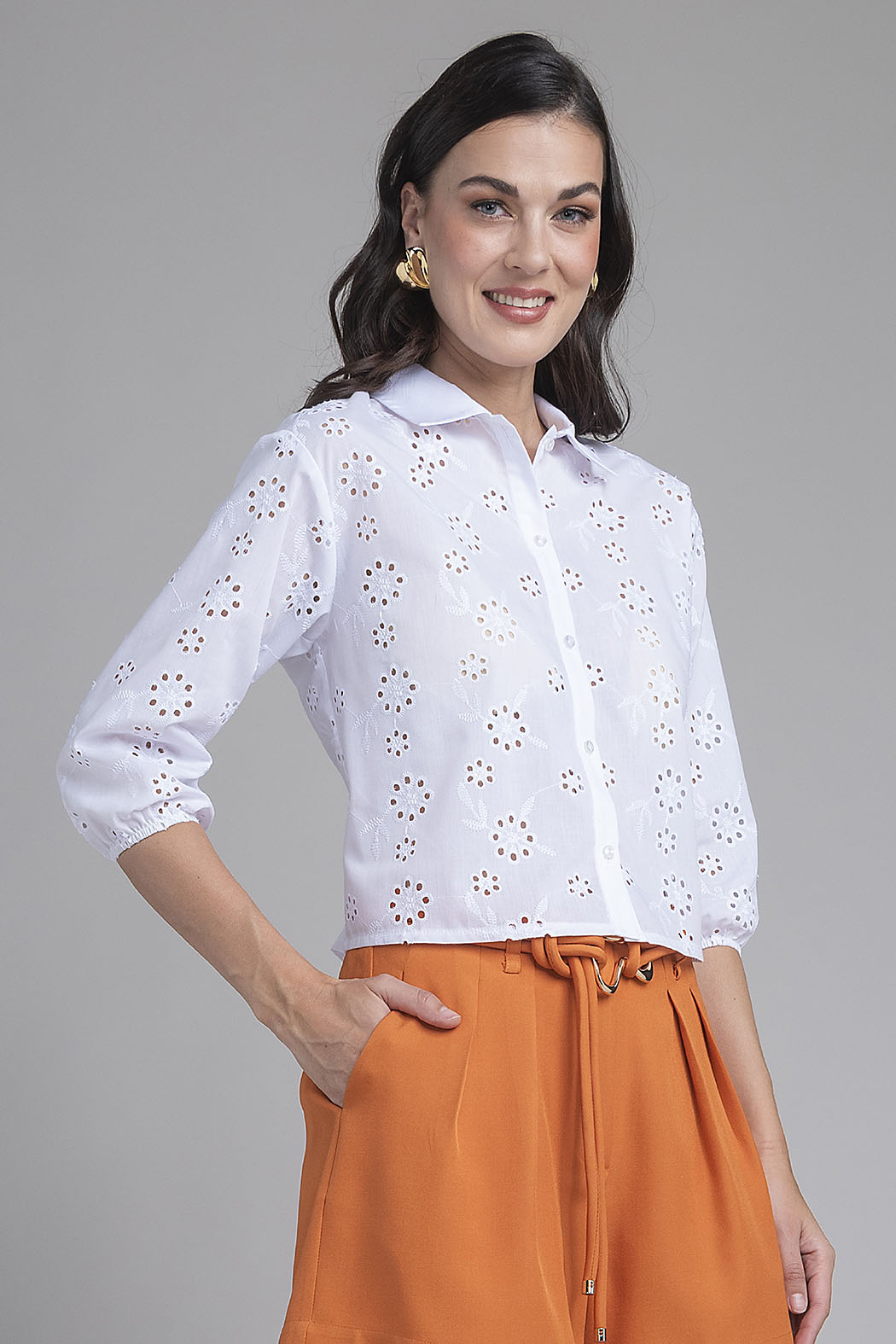 Blusa Camisera Con Flores Bordadas