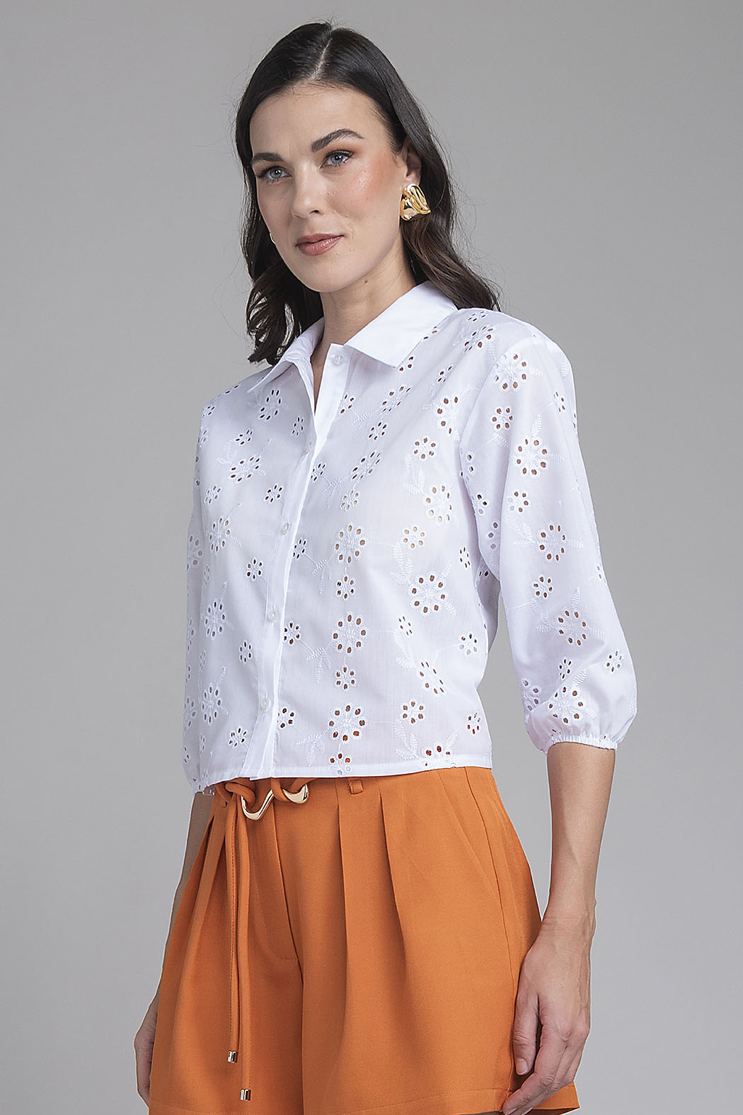 Blusa Camisera Con Flores Bordadas