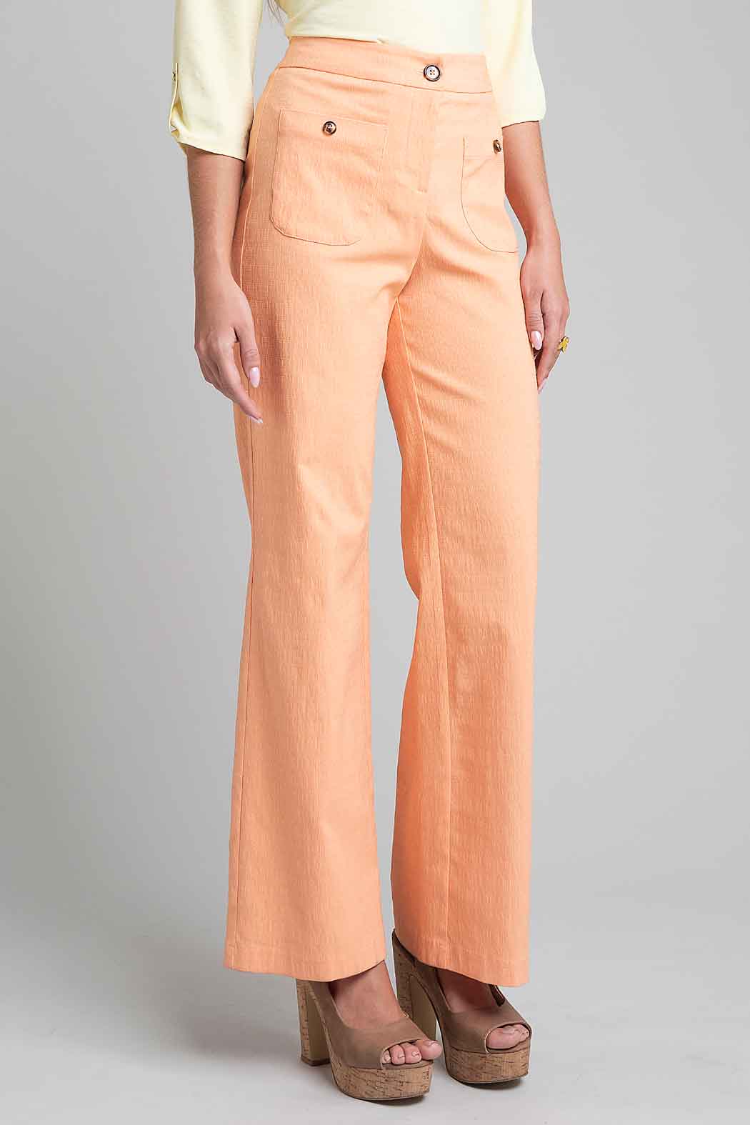 Pantalon Liso Con Botones Al Frente