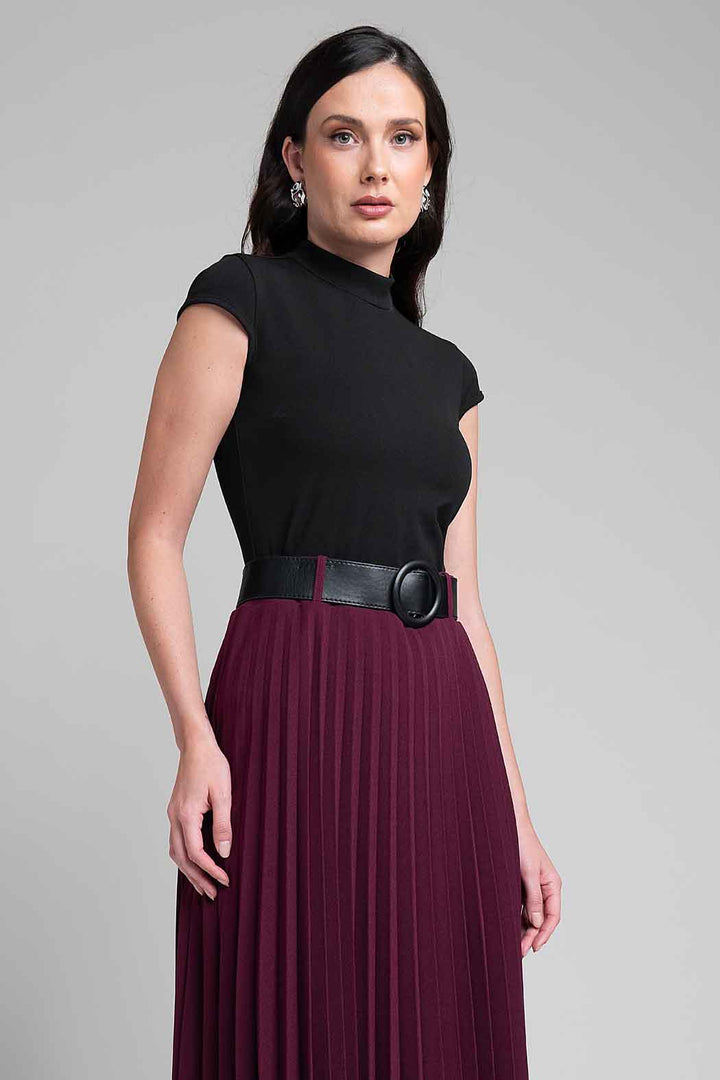 Blusa Lisa Con Manga Corta Y Cuello Alto