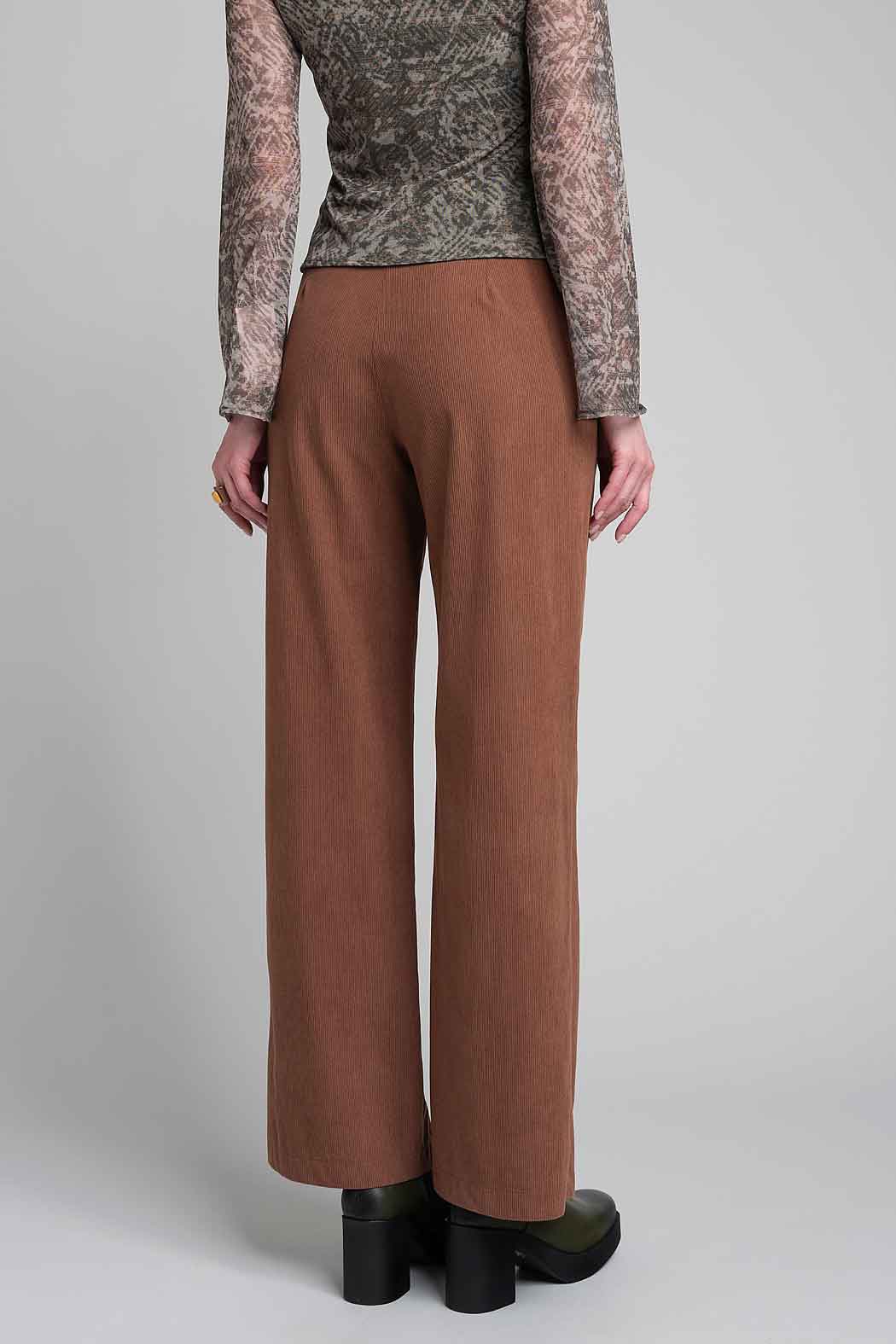 Pantalon De Pana Corte Recto Con Cinturon