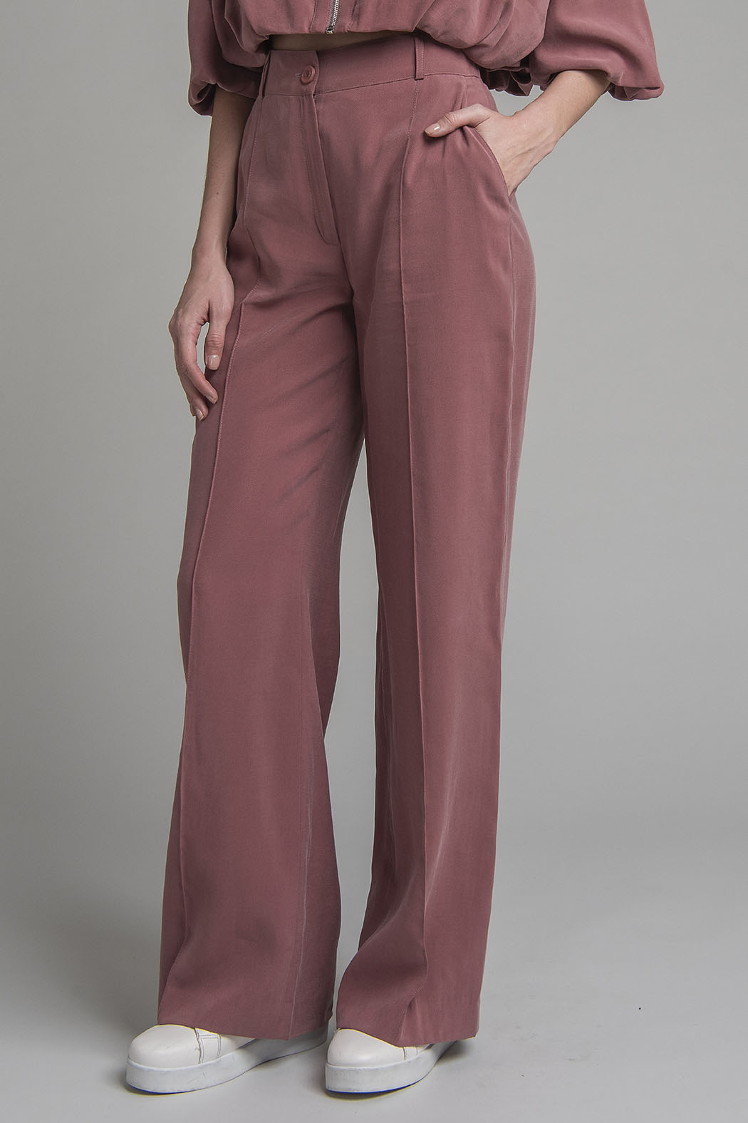 Pantalon Corte Recto Con Bolsas Al Frente