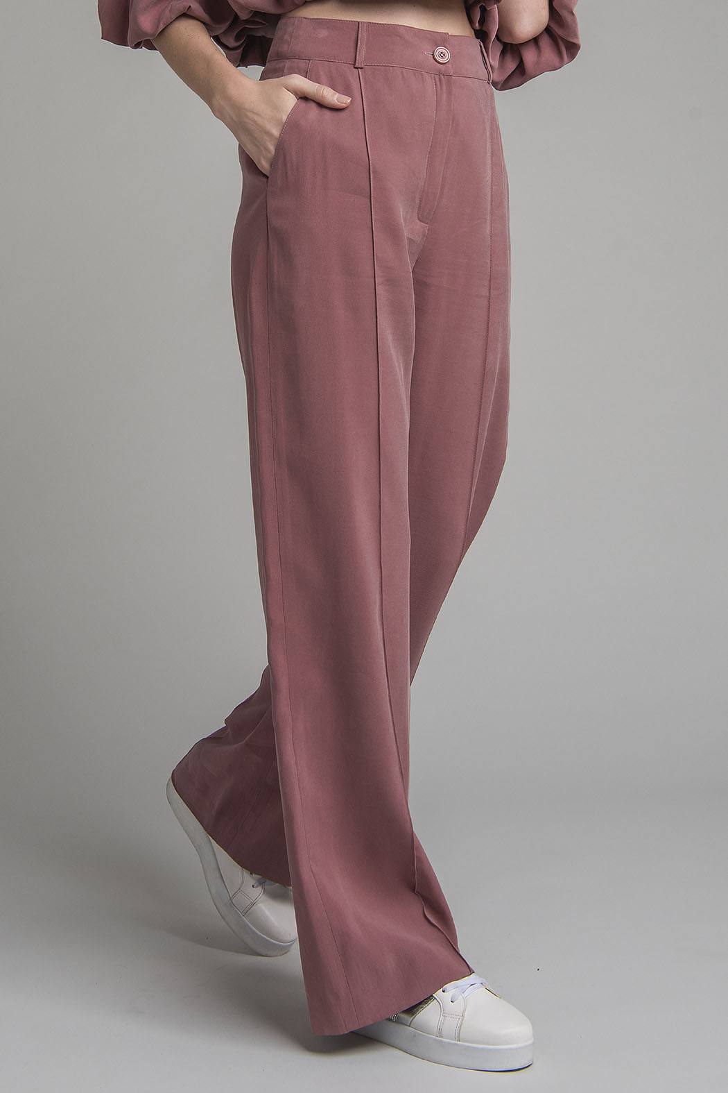 Pantalon Corte Recto Con Bolsas Al Frente