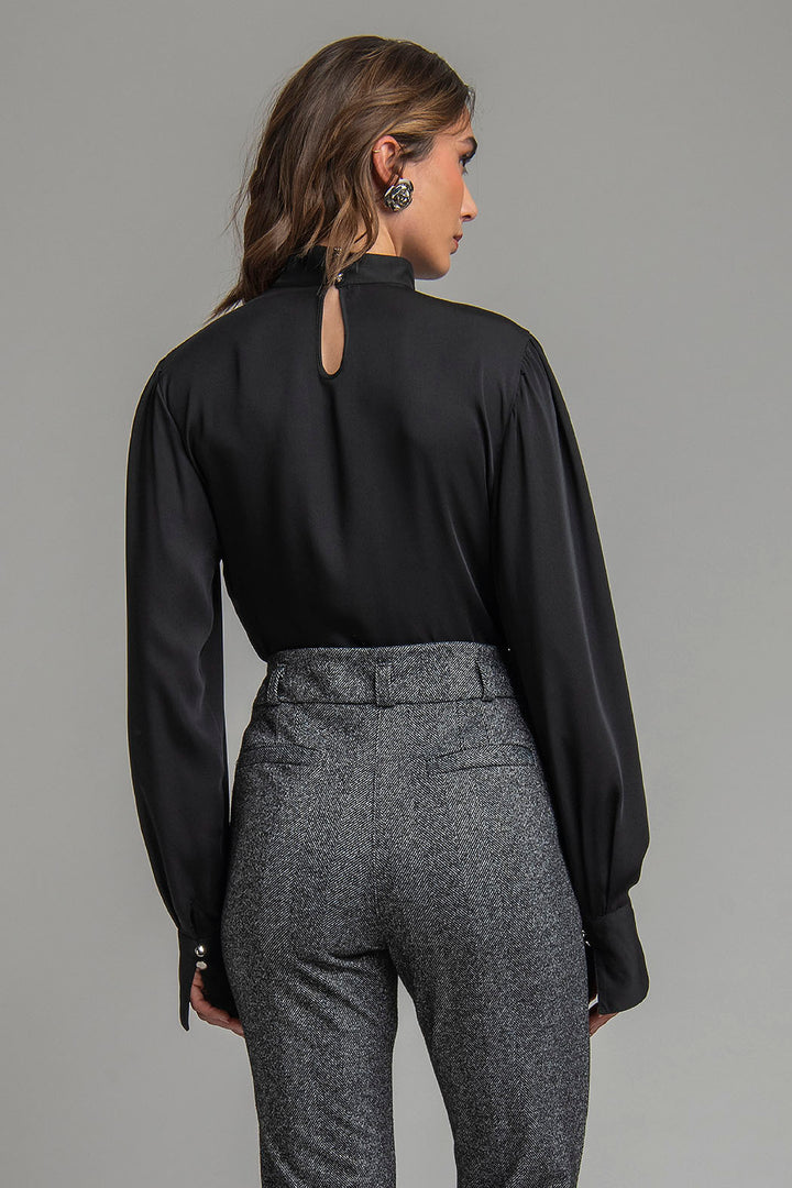 Blusa De Manga Larga Con Flores Bordadas