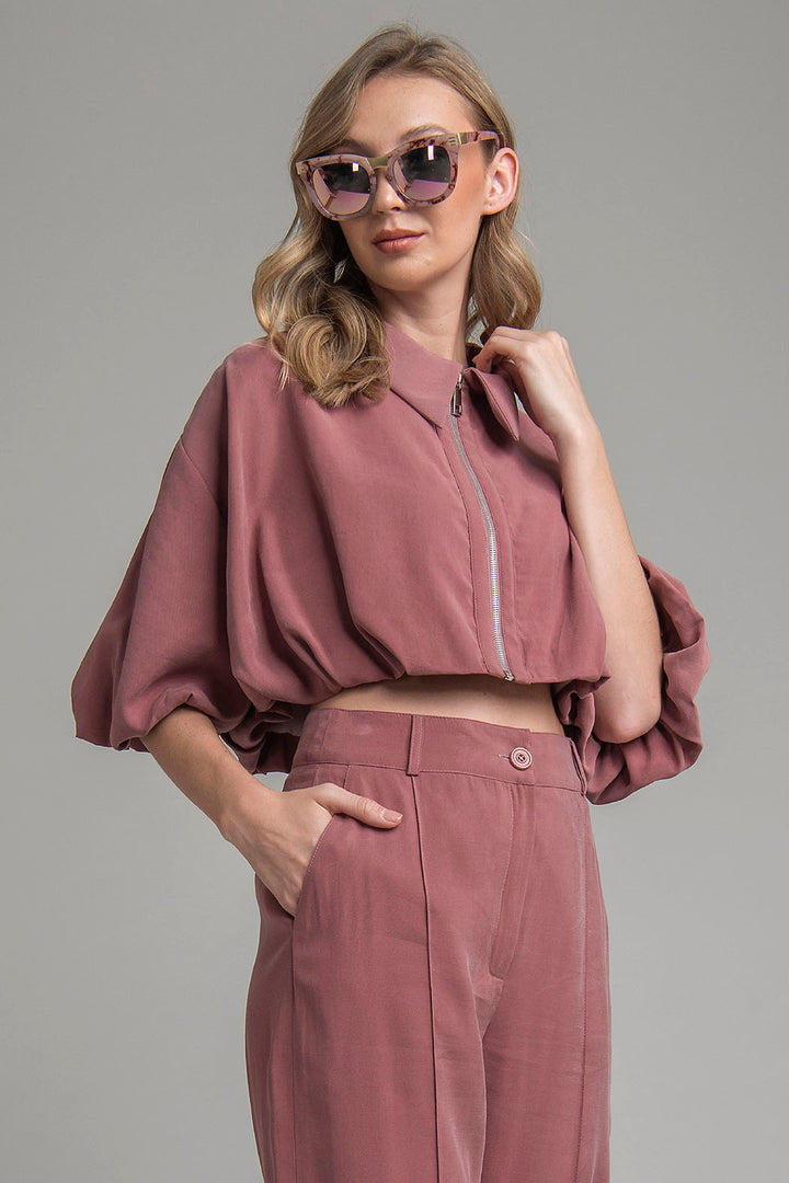 Chamarra Corta Con Cierre Al Frente