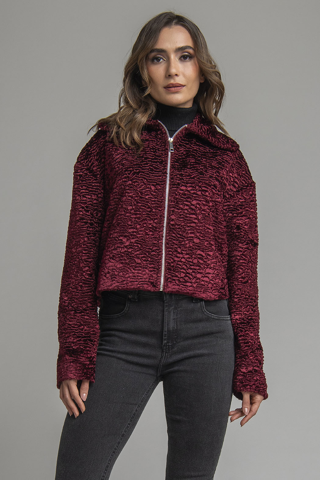 Chamarra De Peluche Con Cierre Al Frente