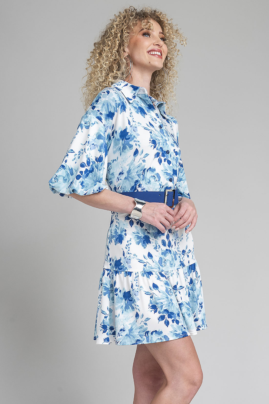 Vestido Con Olan En Falda Y Estampado De Flores