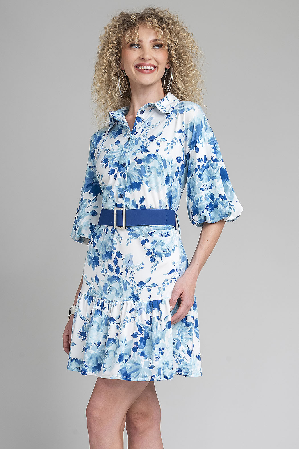 Vestido Con Olan En Falda Y Estampado De Flores