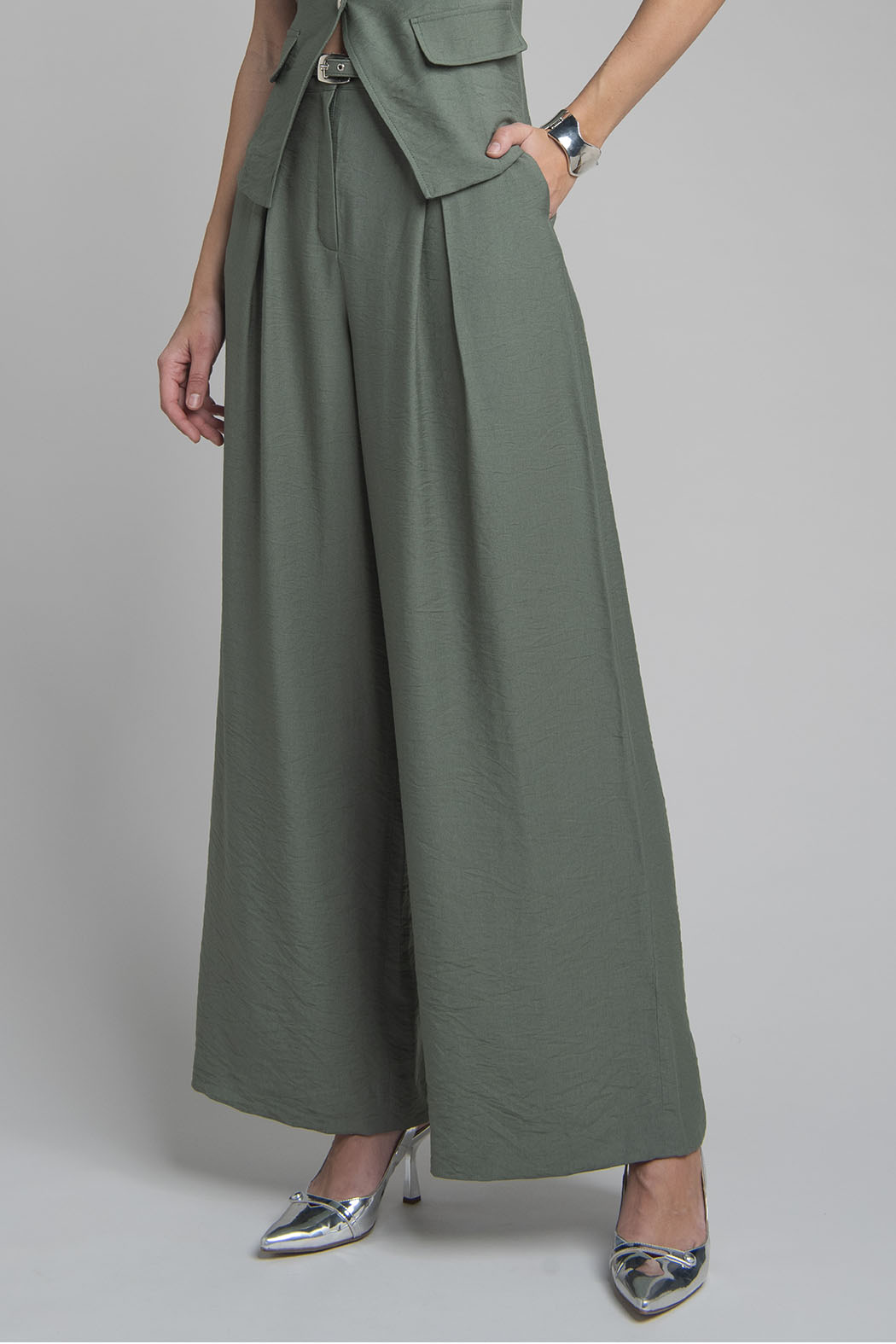 Pantalon Corte Amplio Liso