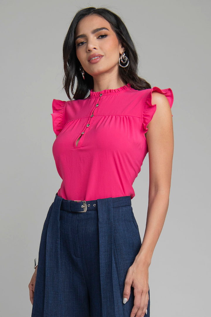 Blusa Con Olanes En Manga Y Botones Al Frente De Manga Corta