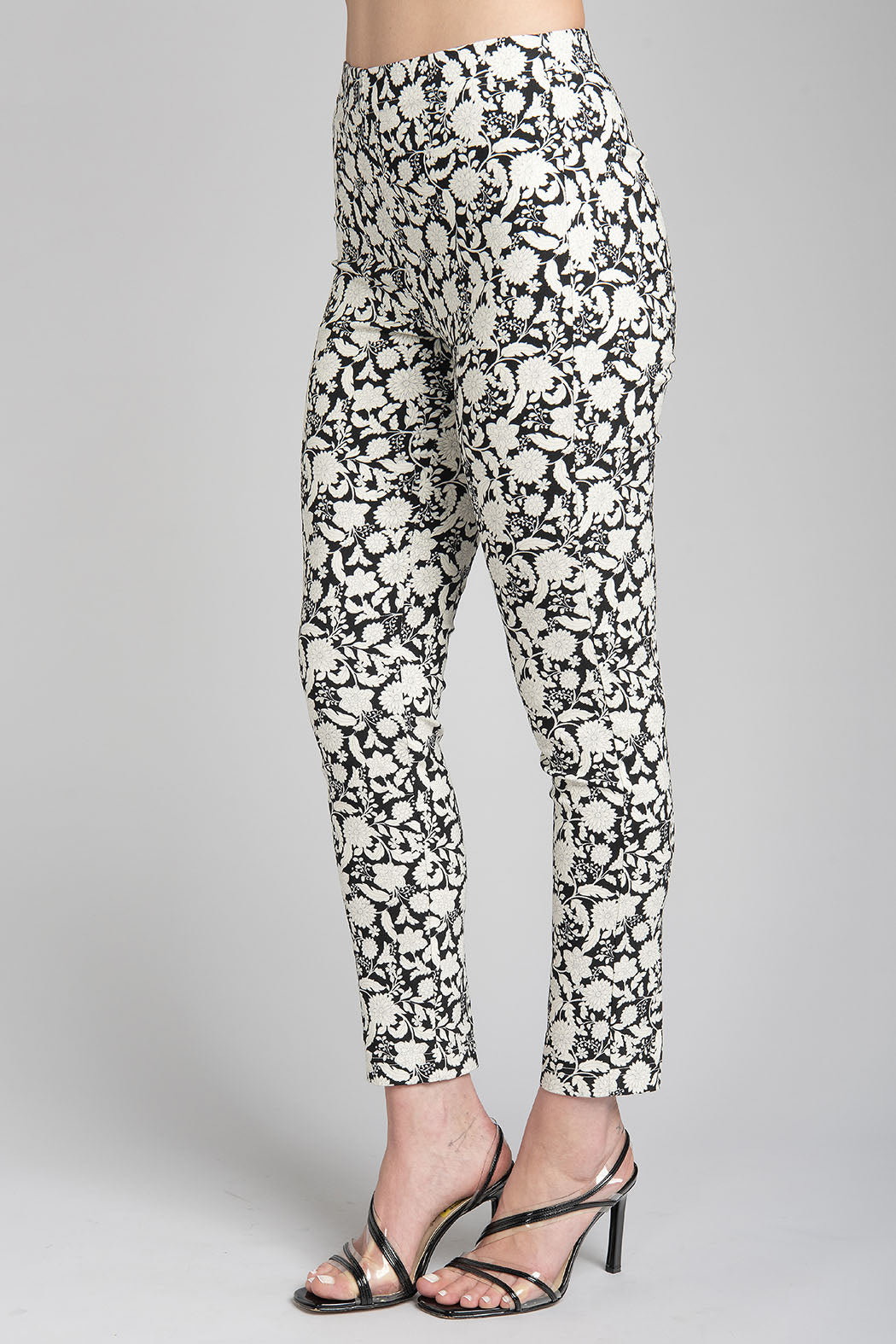 Pantalon Estampado Floral Cintura Media Y Corte Skinny