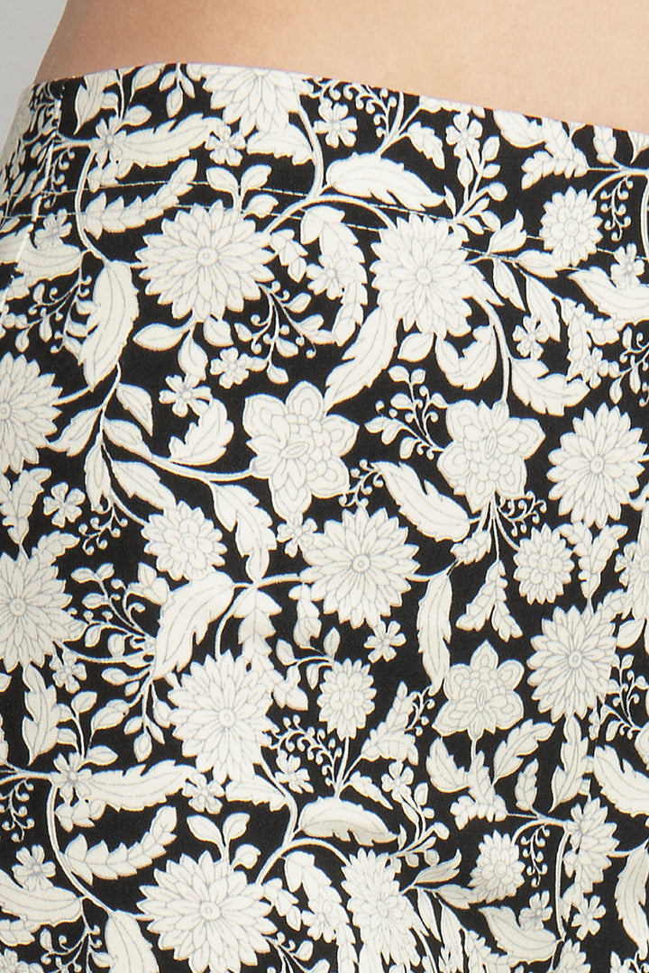 Pantalon Estampado Floral Cintura Media Y Corte Skinny