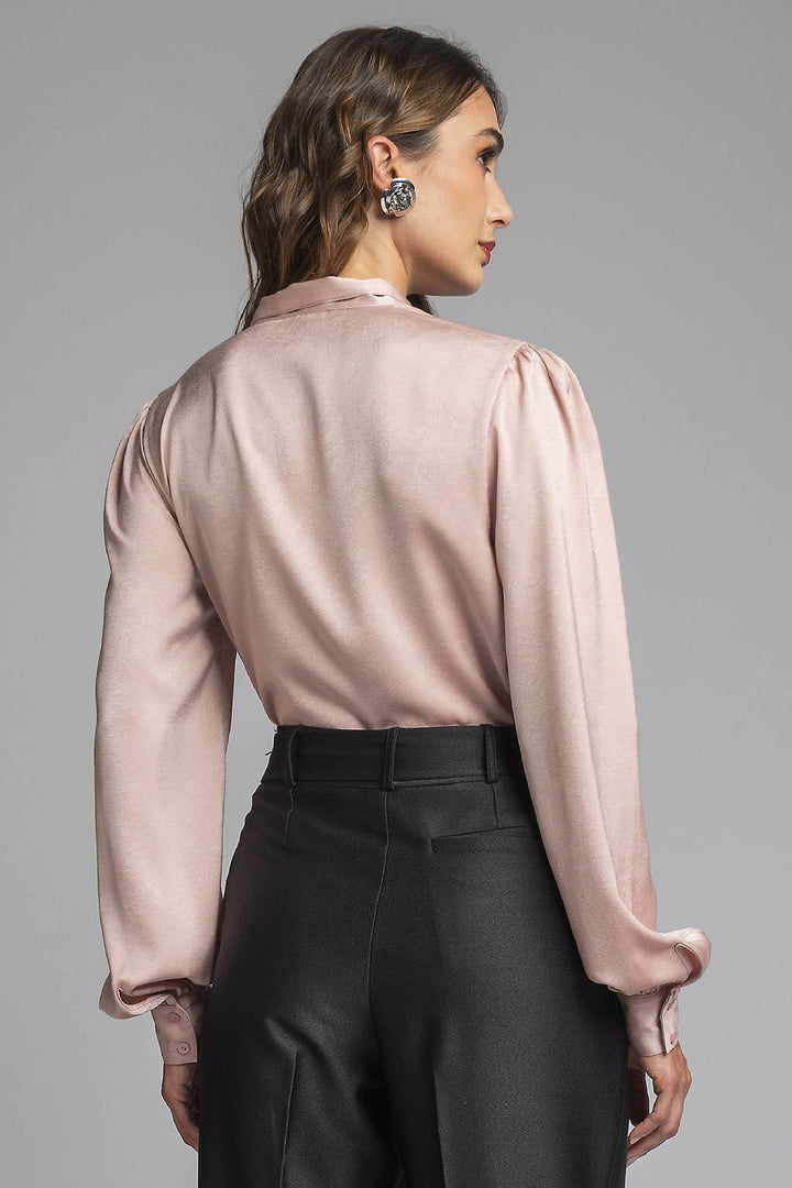 Blusa Lisa De Manga Larga Con Corbatin