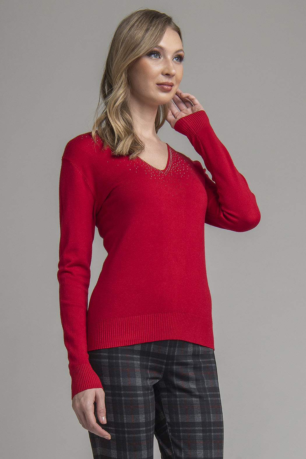Sueter Liso Con Pedreria En Escote