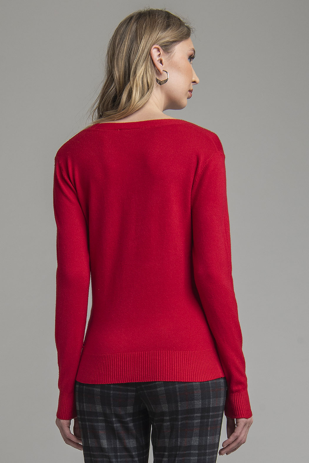 Sueter Liso Con Pedreria En Escote