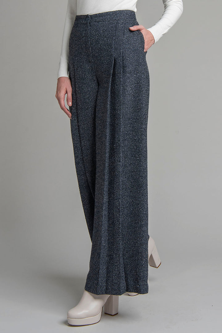 Pantalon Con Pinzas Al Frente