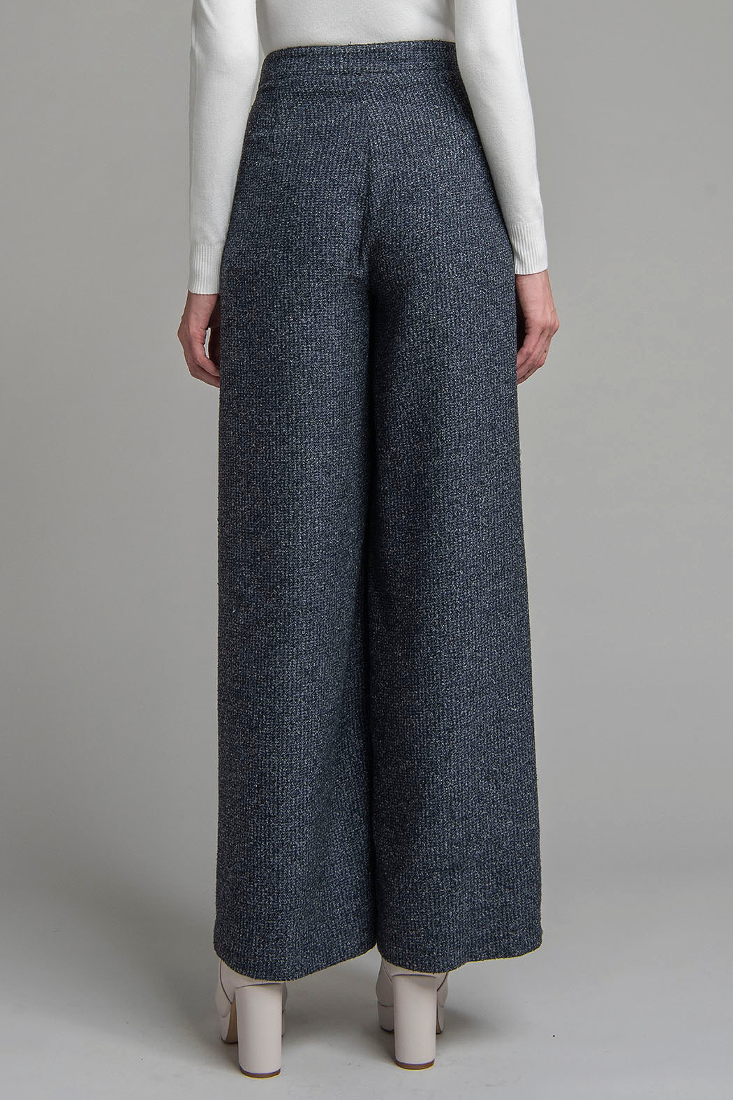 Pantalon Con Pinzas Al Frente