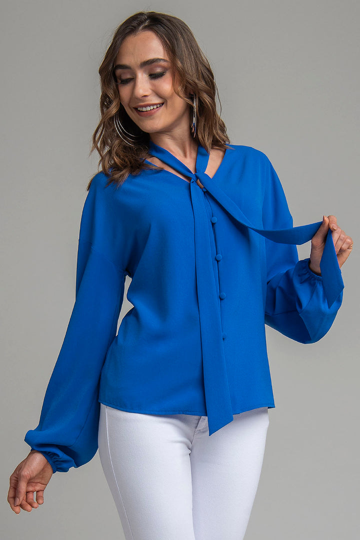 Blusa Lisa De Manga Larga Con Corbatin