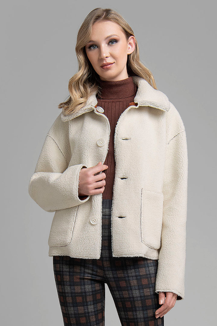 Abrigo Corto Con Borrega En Interior