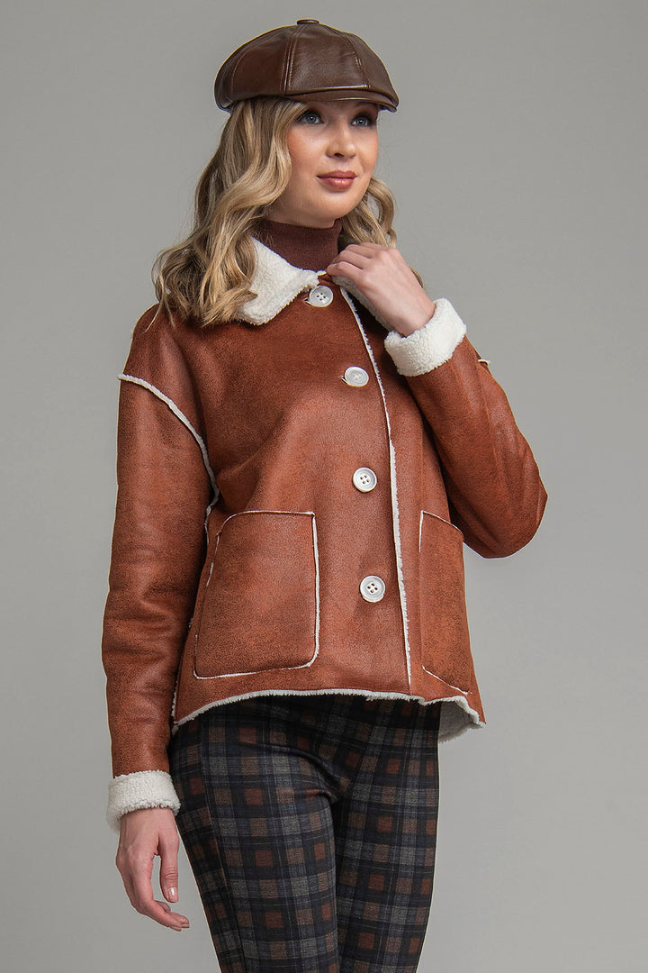 Abrigo Corto Con Borrega En Interior