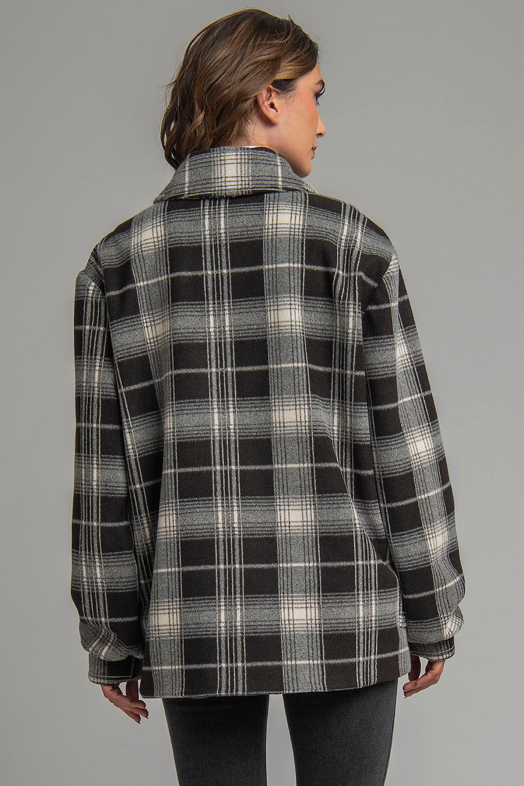 Abrigo De Cuadros Y Botones Al Frente