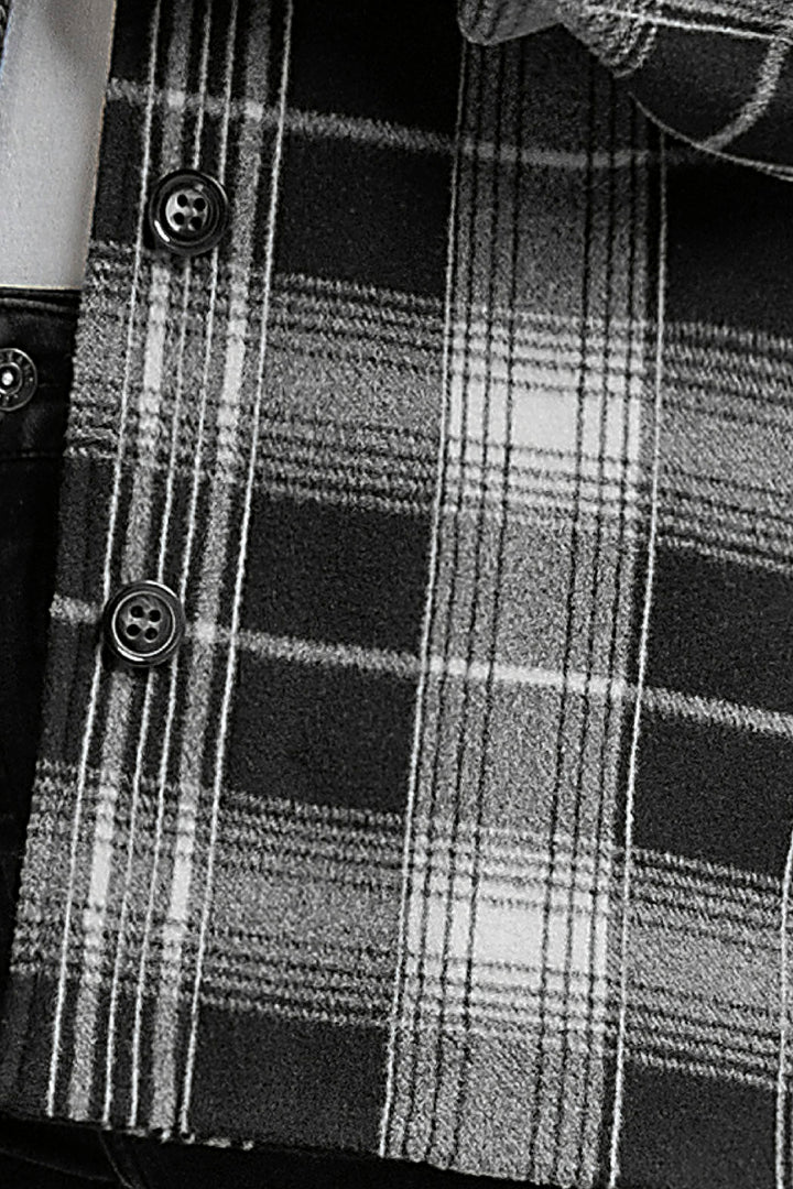 Abrigo De Cuadros Y Botones Al Frente