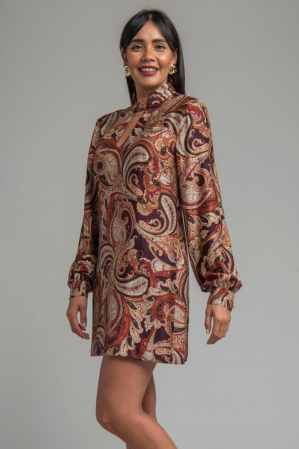 Vestido Corto Con Estampado Y Escote En V