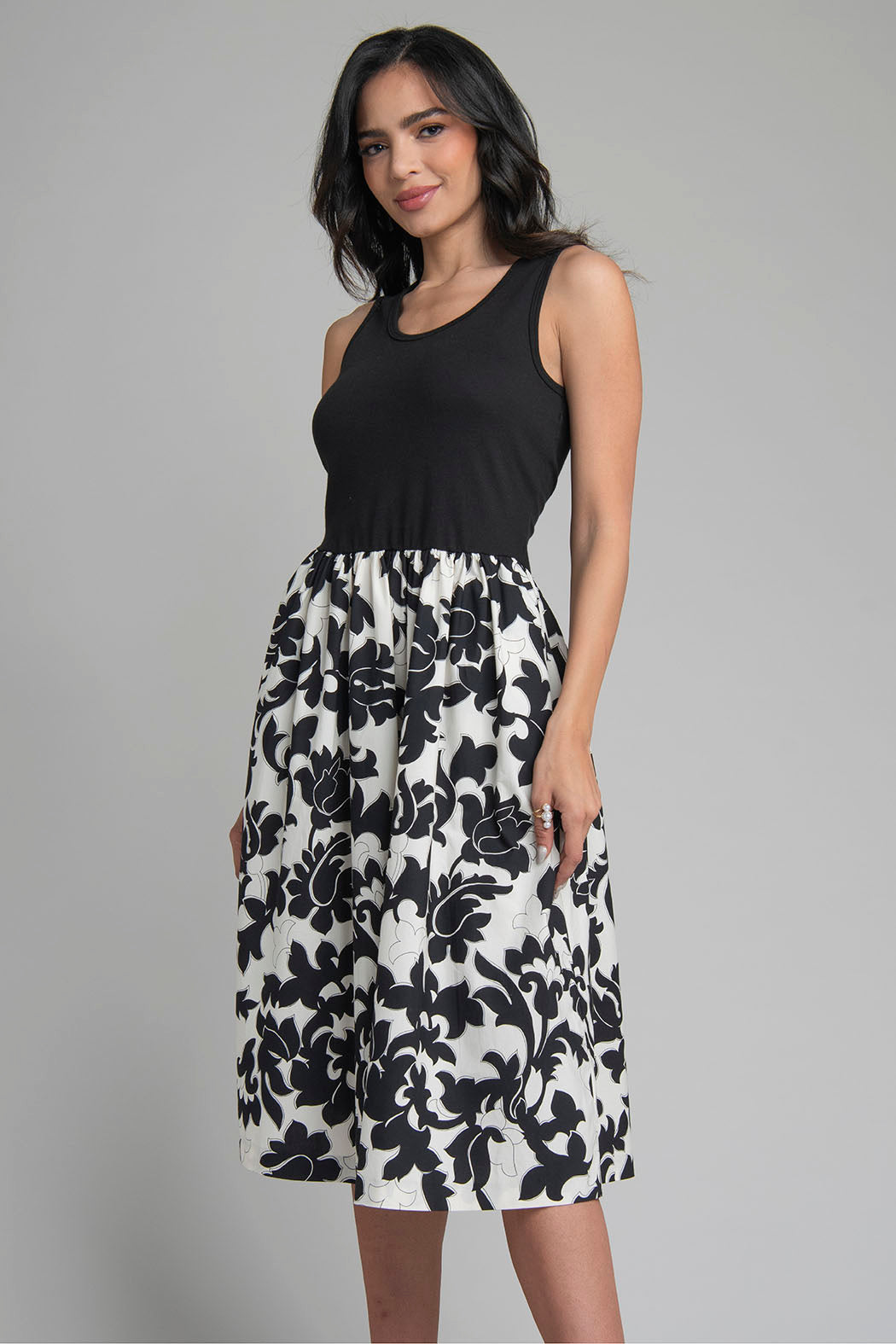 Vestido Con Estampado En Falda